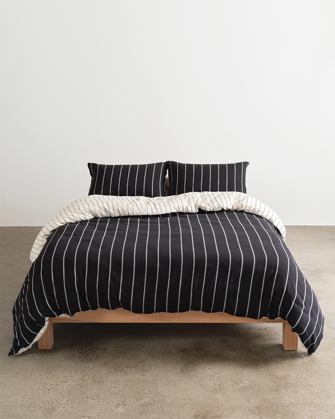 Quilt Cover - Ink / Snow