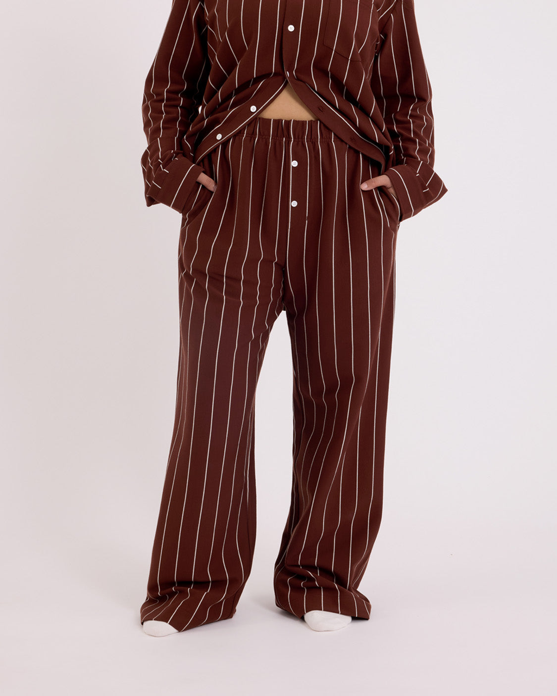 model:Chloe|caption:Chloe wears a size XL|text:#ffffff