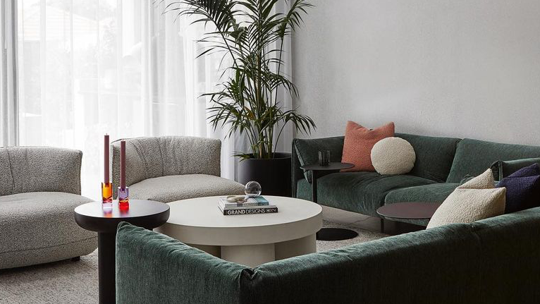Hommey’s Guide to Cushion Sizes & Styling