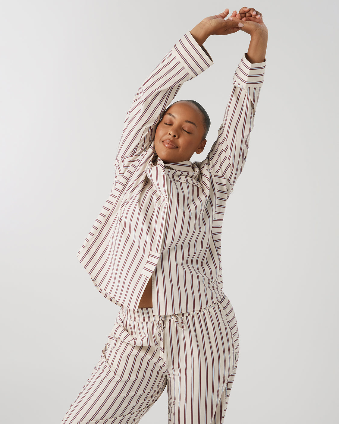 model:Paris-2|caption:Paris wears a size XL|text:#ffffff