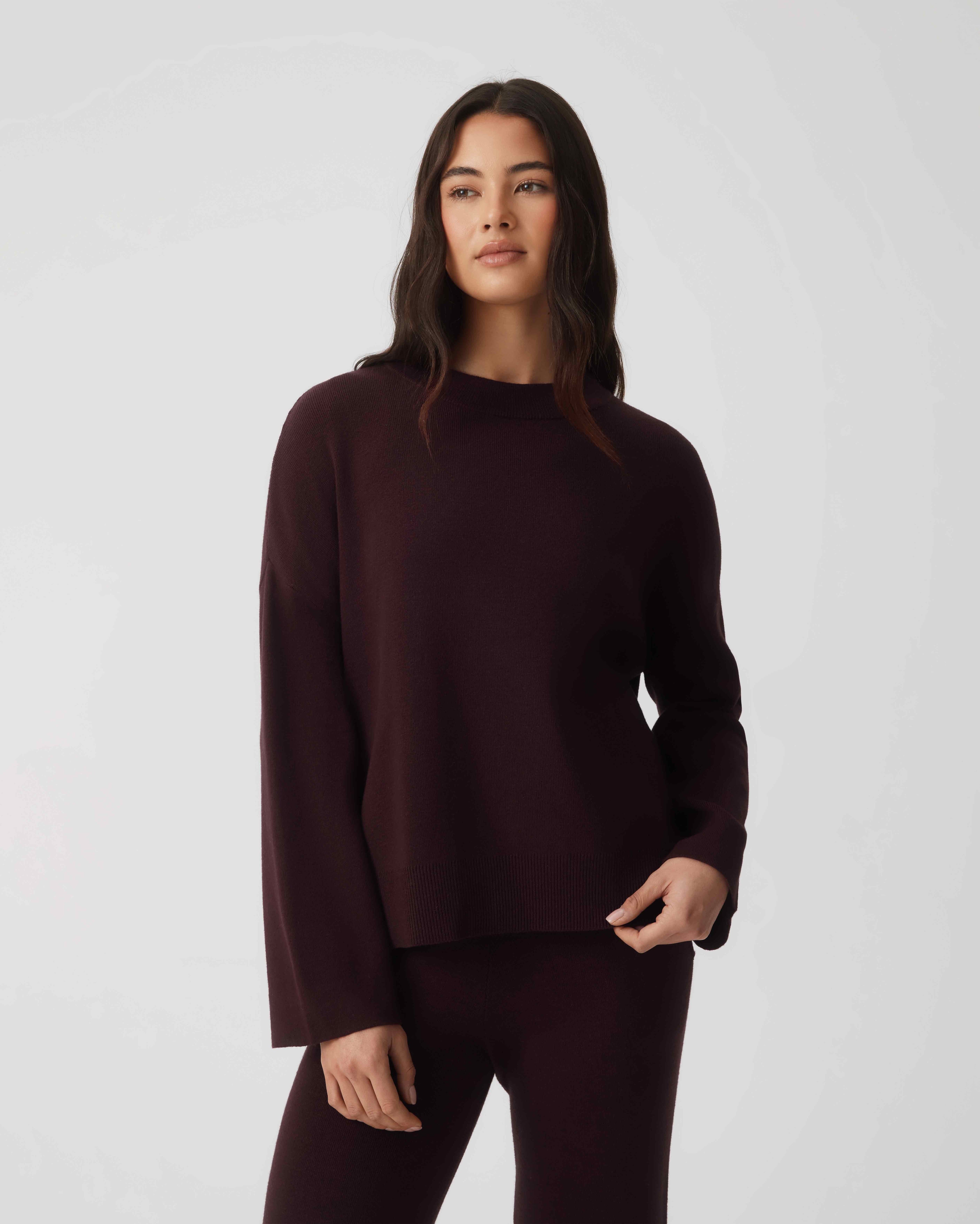 model:Paris|caption:Paris wears a size S|text:#ffffff