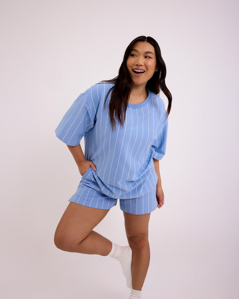 model:Chloe|caption:Chloe wears a size XL|text:#ffffff
