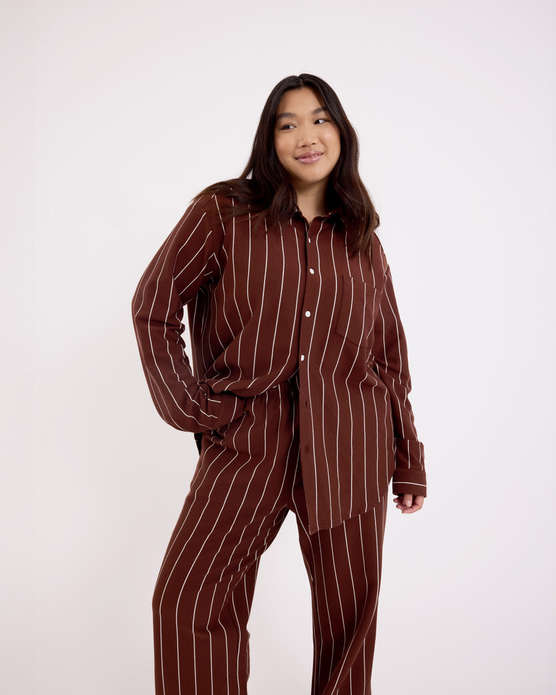 model:Chloe|caption:Chloe wears a size XL|text:#ffffff